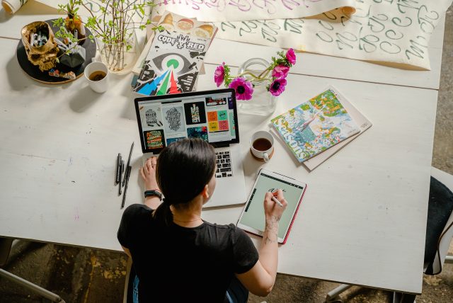 digital marketing professional with a creative career A young woman pursuing a creative career in digital marketing.